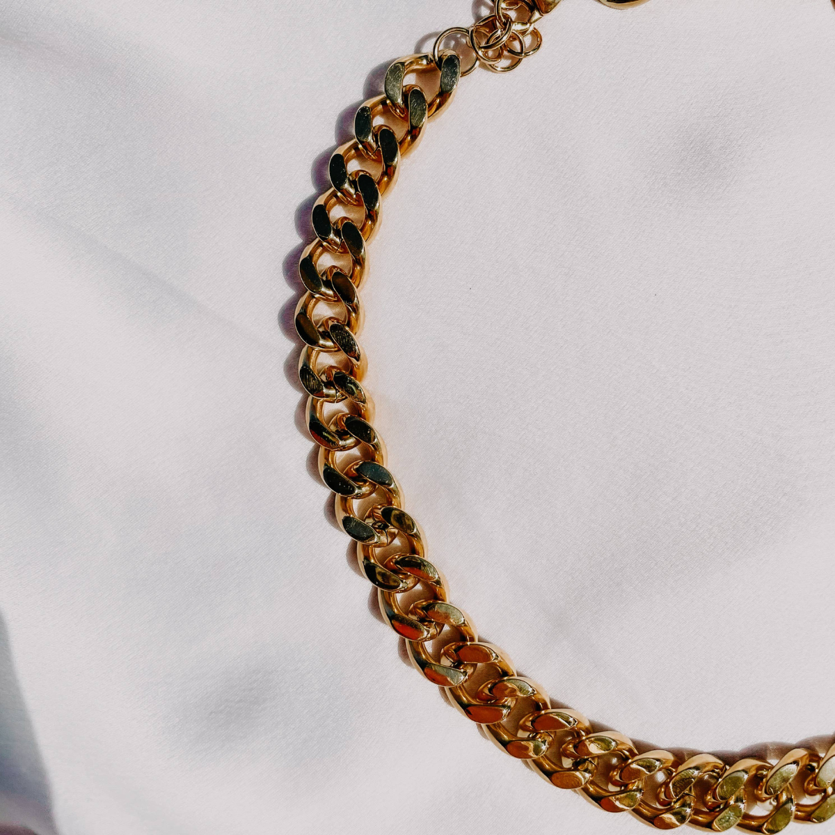Havana Chain Necklace - Unisex, Material: 18K Gold Plated Stainless Steel, Water Resistant, Tarnish Resistant, Nickel Free, Daily
